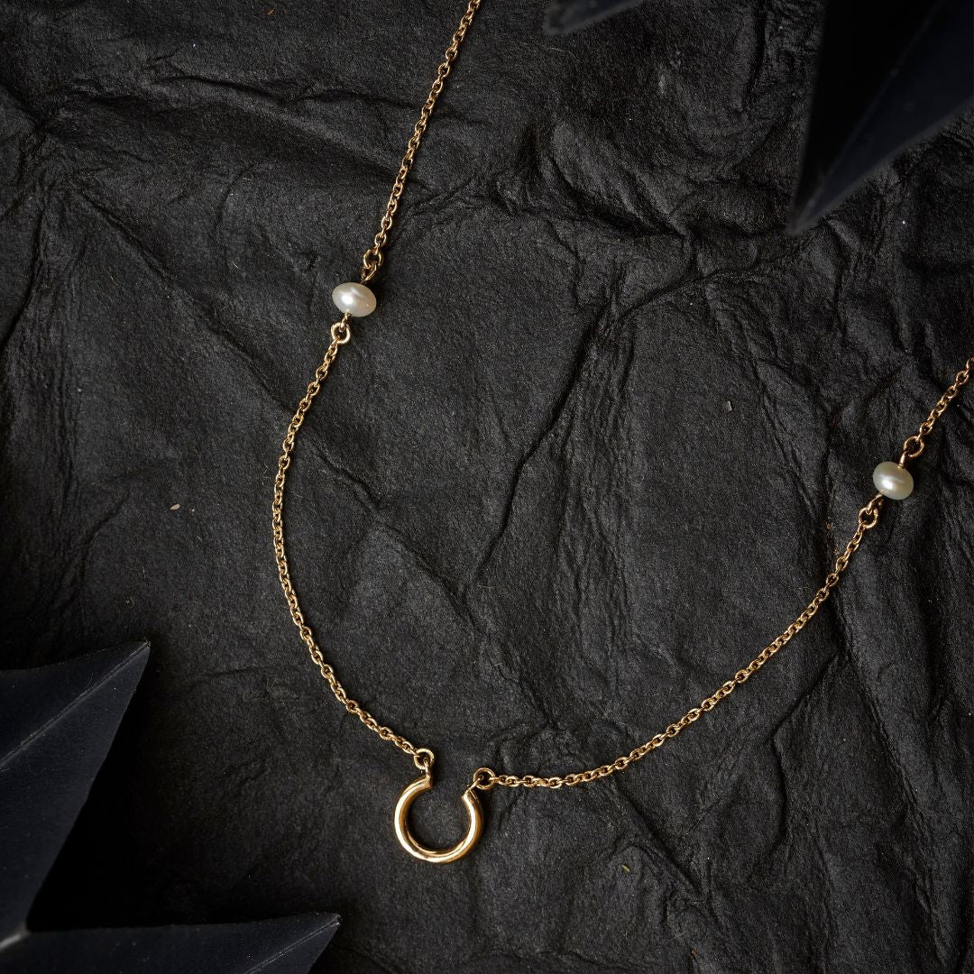 Horseshoe Gold Neckpiece - zivar.in