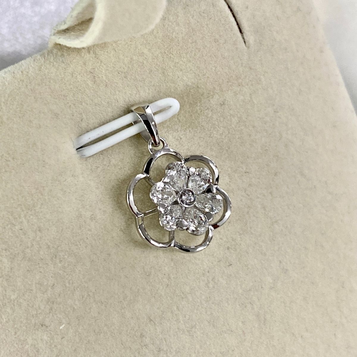 Kinslee Diamond Pendant - zivar.co