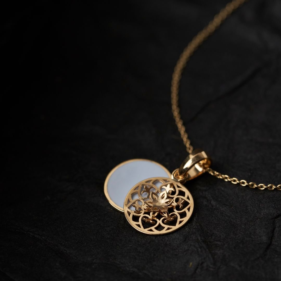 Lane Gold Neckpiece - zivar.in