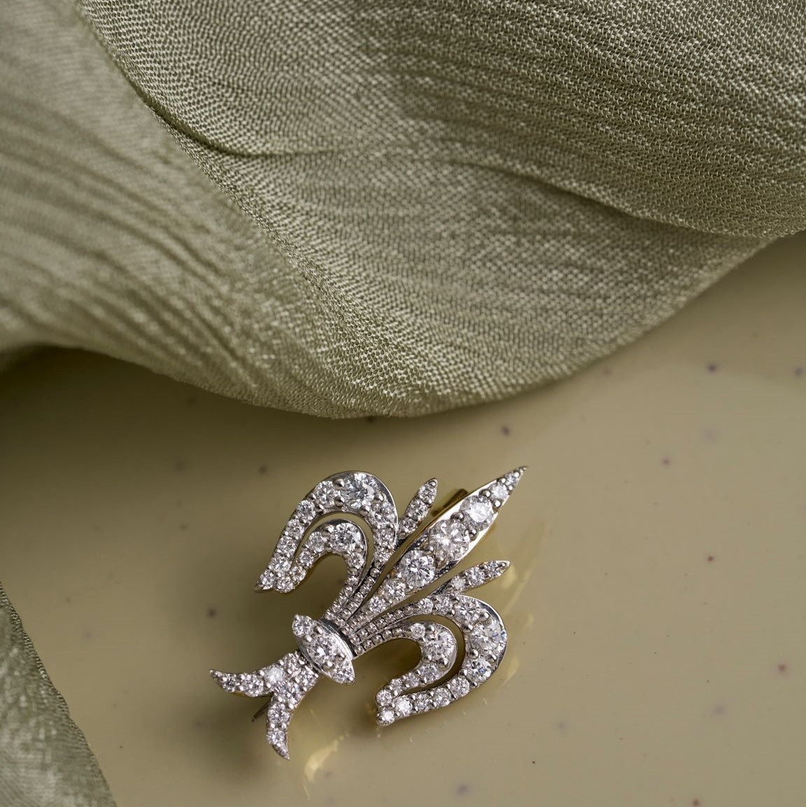 Crown Lily Brooch