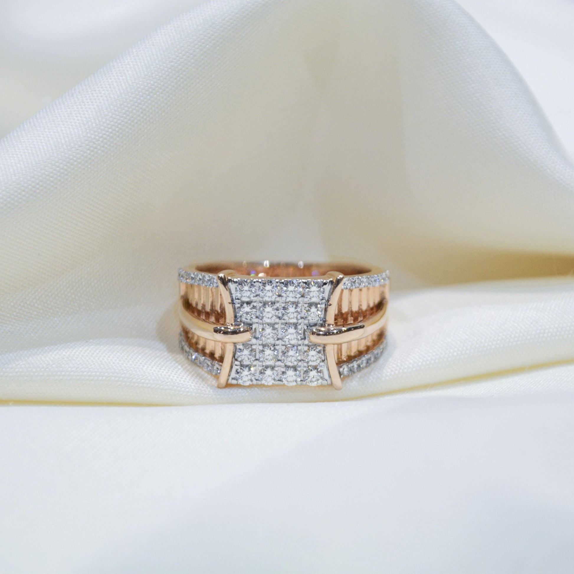 Leo Diamond Ring - zivar.in