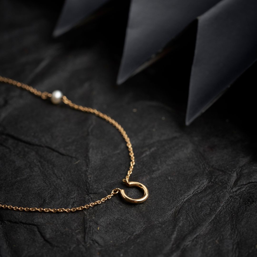 Horseshoe Gold Neckpiece - zivar.in