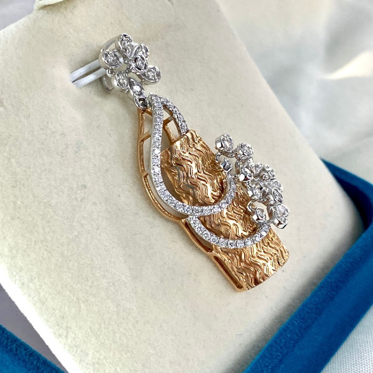 RAYA DIAMOND PENDANT - zivar.co